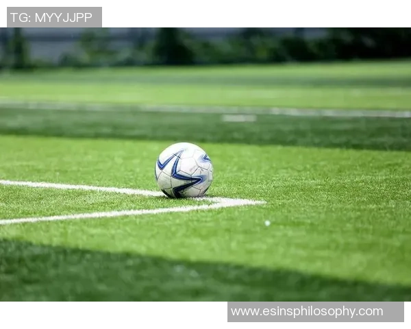 张芳的足球人生：从草地到绿茵场的深度对话与成长故事